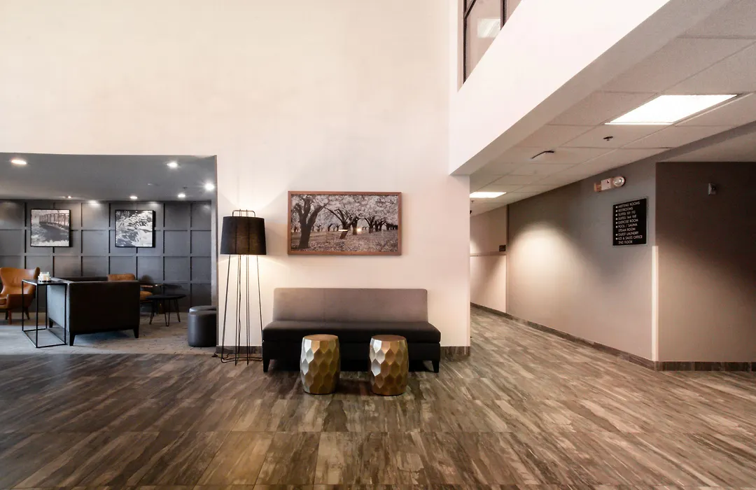 Oxford Suites Chico-1